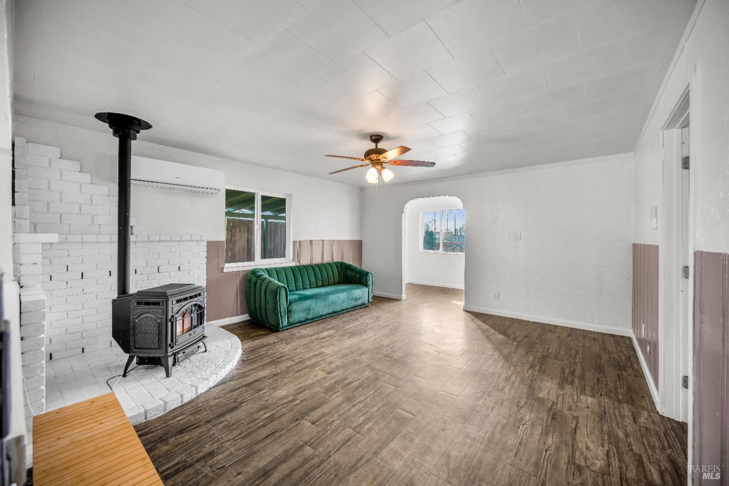 160 Thomas Street Ukiah, CA 95482 - Photo 3 of 26 a living room with furniture