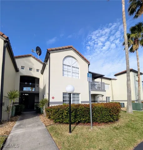 $1,070 | 3407 Winkler Avenue, Unit 319, Fort Myers, FL 33916