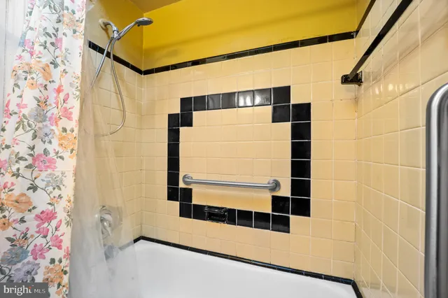 $220,000 | 907 Poplar Avenue, Glenolden, PA 19036