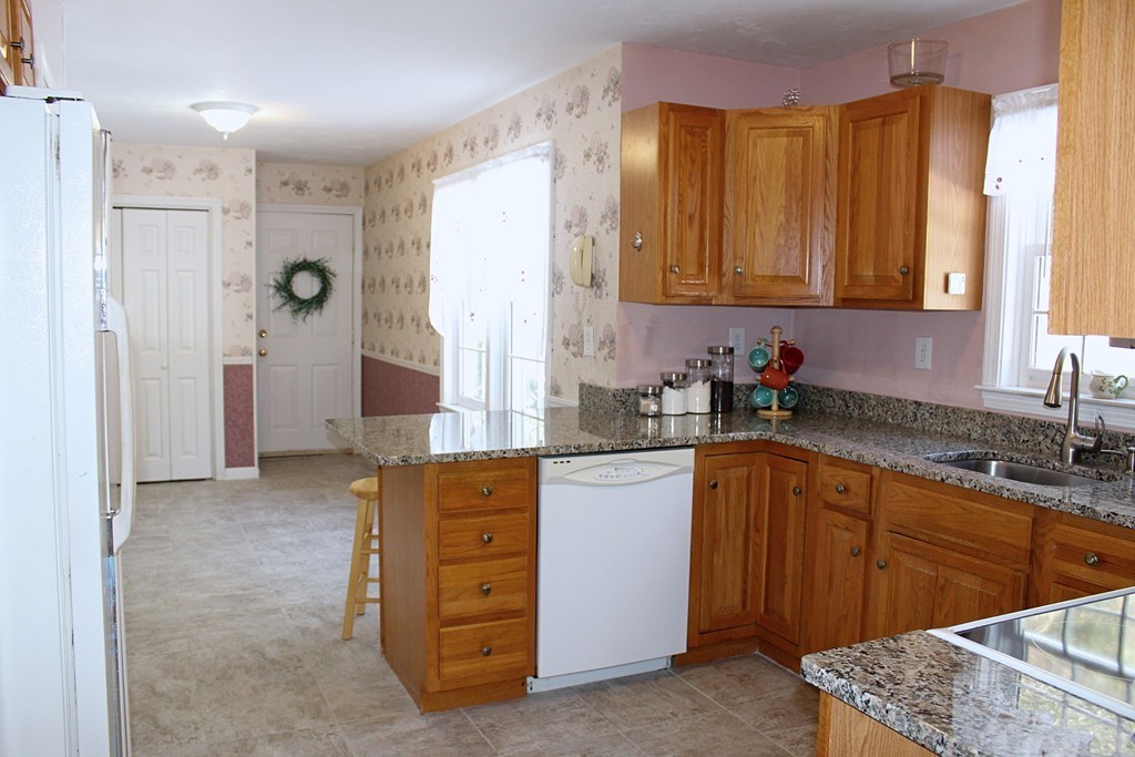 8 Chadwick Road Foxboro, MA 02035 - Photo 9 of 23