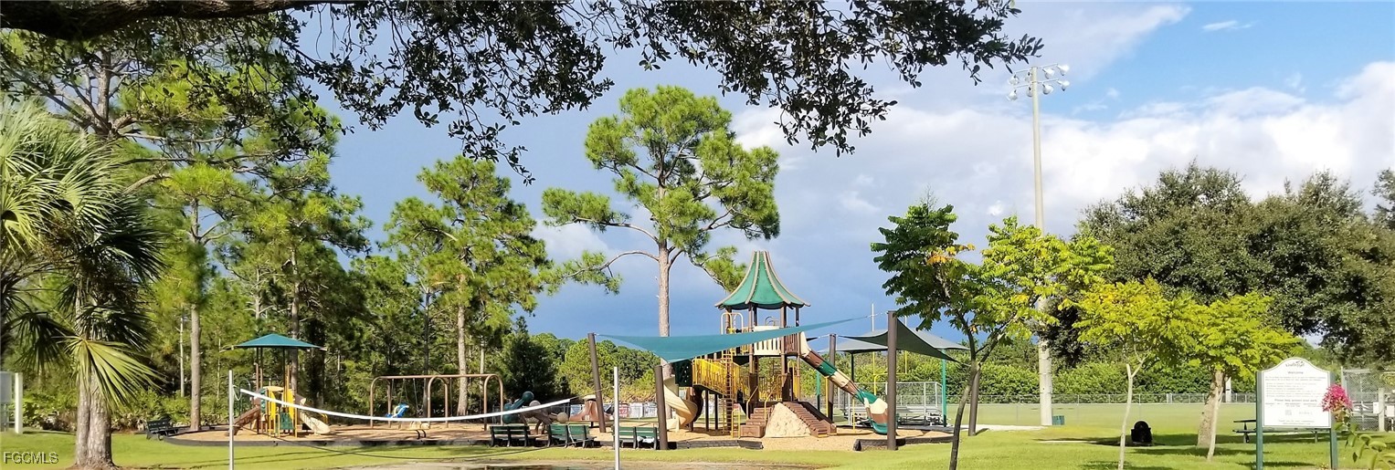 1147203405 Whaling Road North Port, FL 34288 - Photo 19 of 41 a view of a yard with plants and trees
