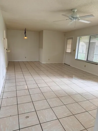 $1,950 | 520 Shady Pine Way, Unit C2, Greenacres, FL 33415