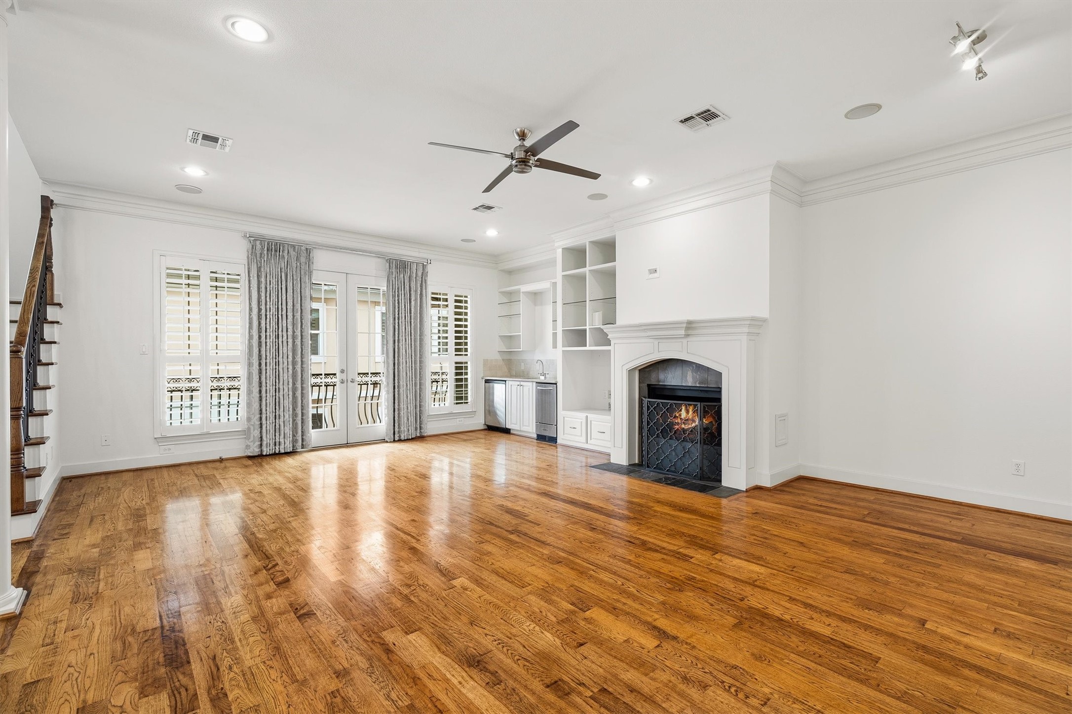 5507 Val Verde Street Houston, TX 77056 - Photo 20 of 42 a view of empty room with wooden floor and fireplace