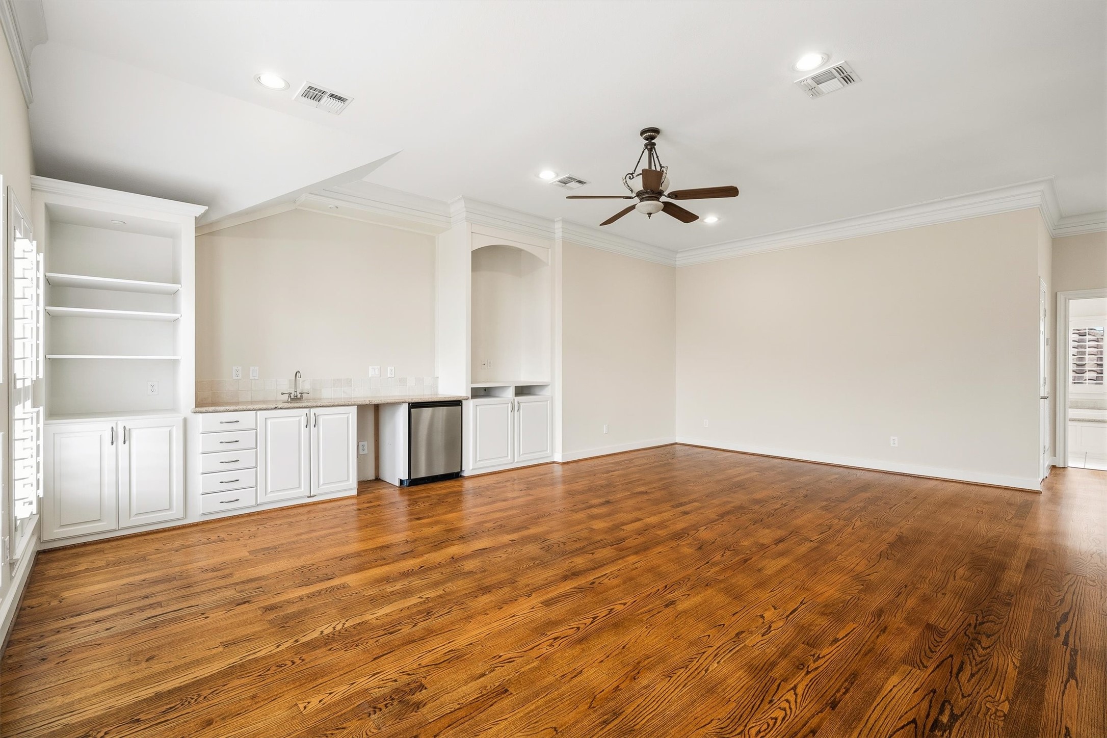 5507 Val Verde Street Houston, TX 77056 - Photo 32 of 42 wooden floor in an empty room with a window