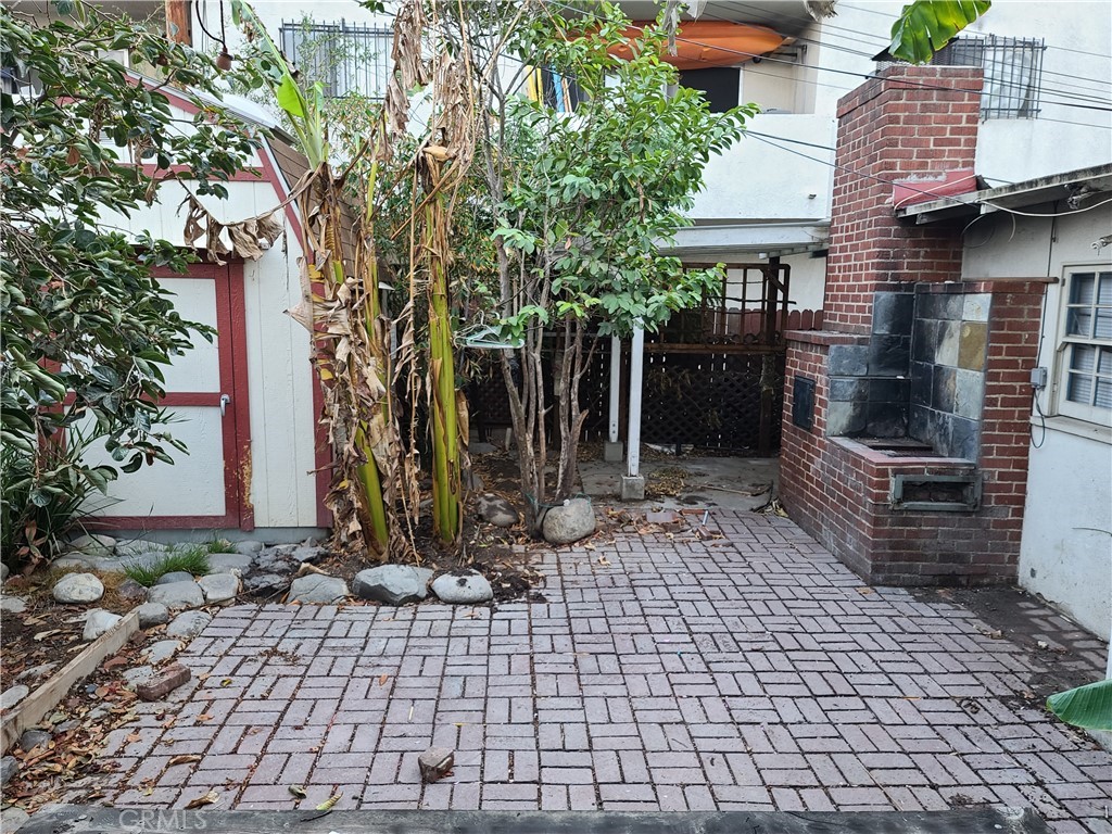 1148 Locust Avenue Long Beach, CA 90813 - Photo 19 of 22 a view of a entrance of the house