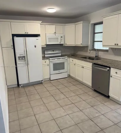 $2,600 | 3445 Northwest 2nd Terrace, Unit 3445, Miami, FL 33125