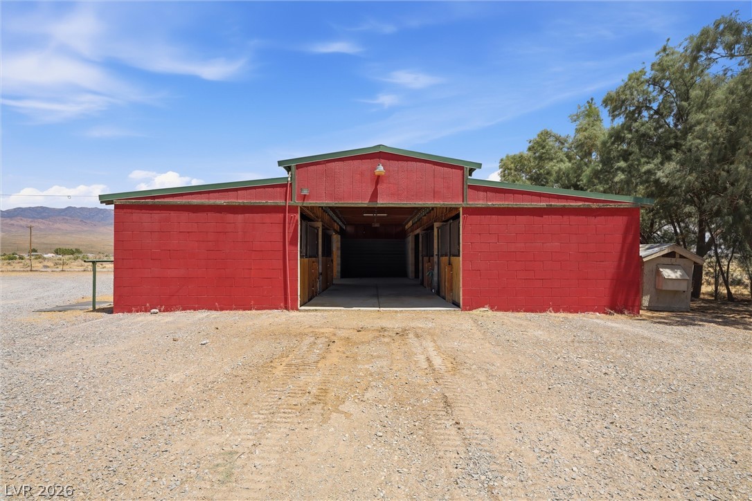 1531 West Harris Farm Road Pahrump, NV 89060 - Photo 10 of 37 A vibrant red barn offers ample stable space with clear access for equestrian activities.