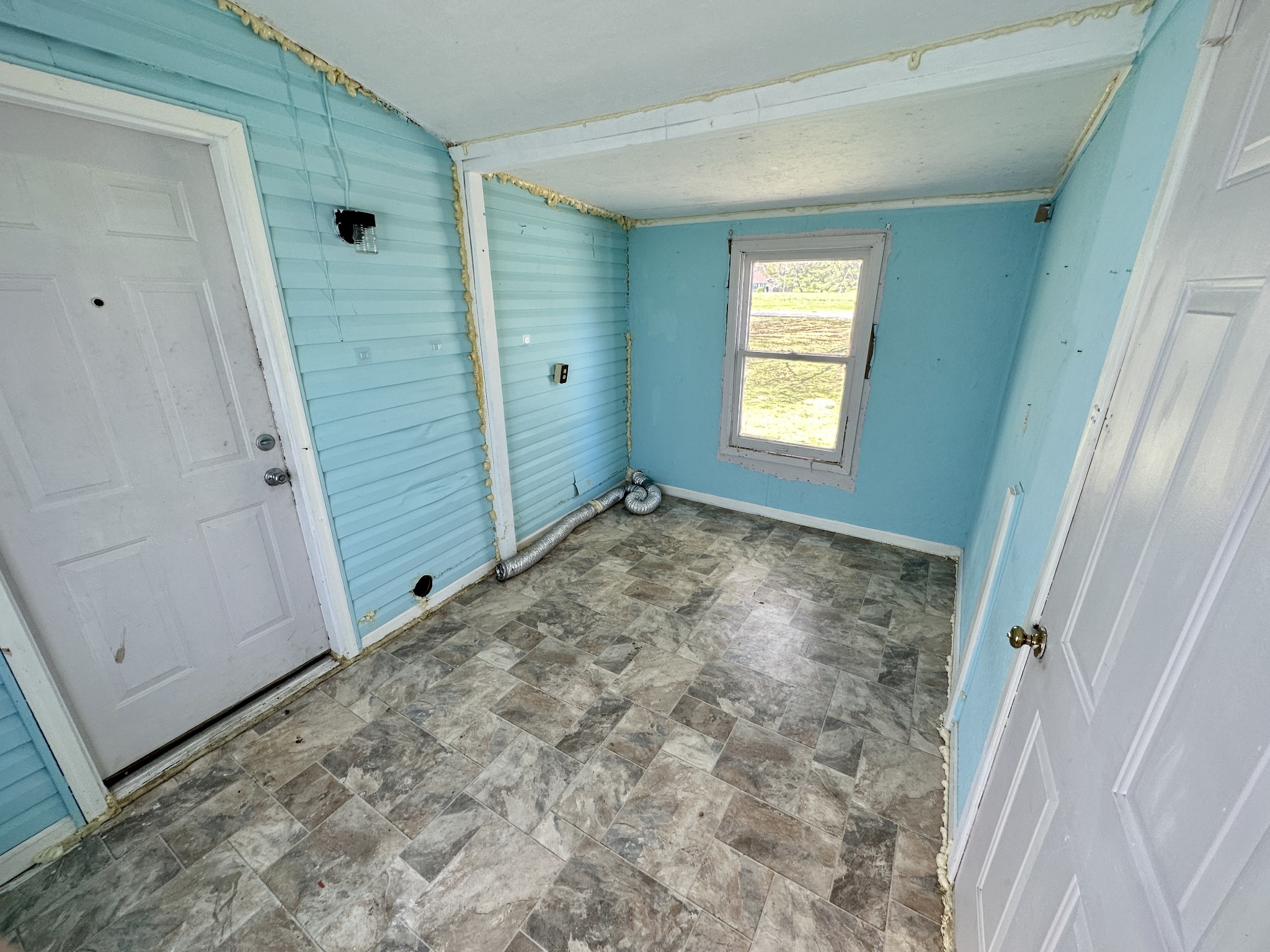 222 Hall Road Alexandria, TN 37012 - Photo 29 of 41 a view of an empty room