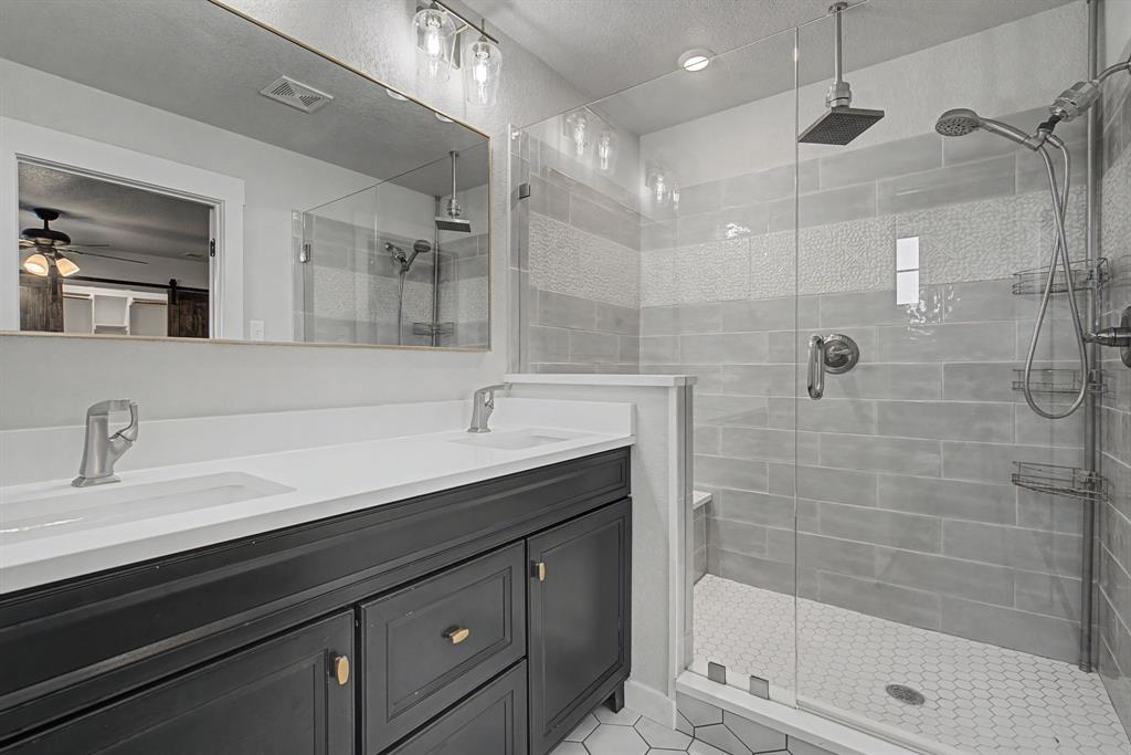 192 Riverside Drive Decatur, TX 76234 - Photo 22 of 32 a bathroom with a shower sink and mirror