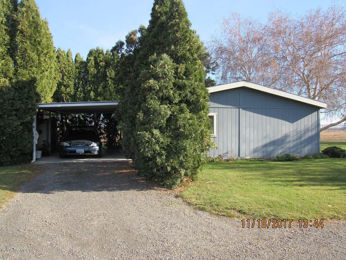 10041 Fort Road Wapato, WA 98951 - Photo 4 of 5 a view of a house with backyard and trees