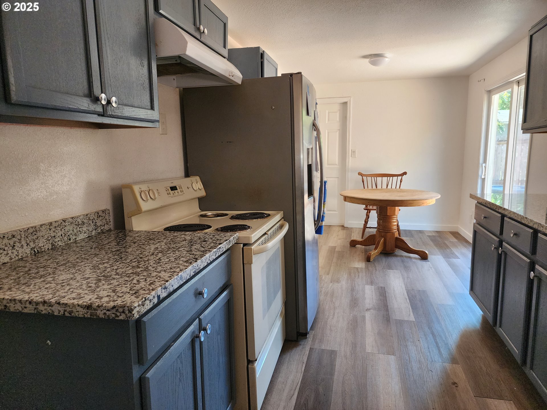 4061 Hawthorne Avenue Northeast Salem, OR 97301 - Photo 4 of 13 a kitchen with granite countertop a sink stove and refrigerator