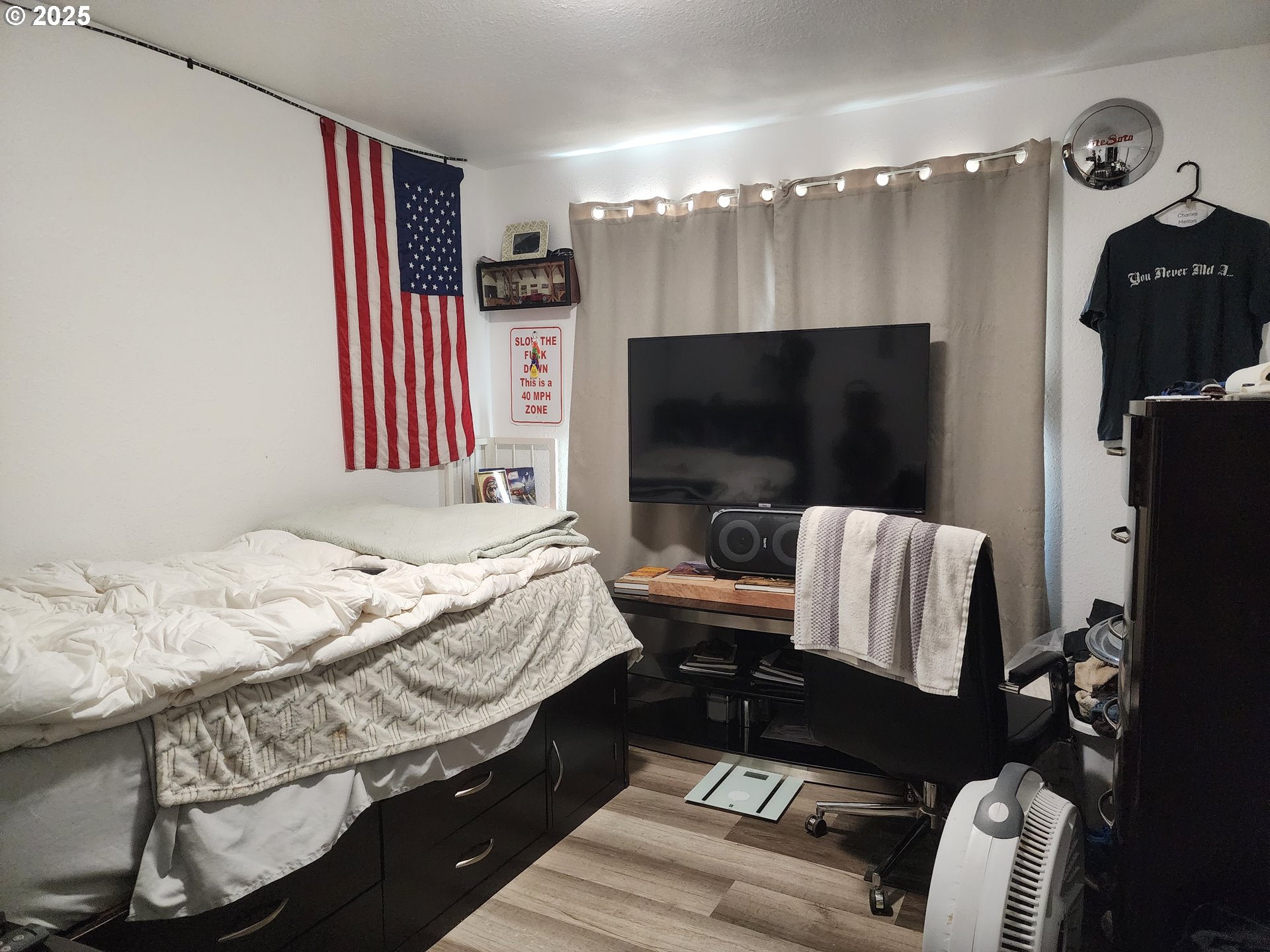 4061 Hawthorne Avenue Northeast Salem, OR 97301 - Photo 8 of 13 a living room with furniture and a flat screen tv