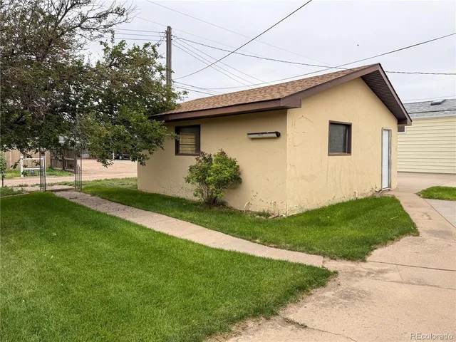 a front view of house with yard