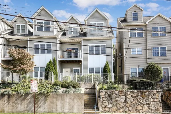 $4,100 | 297 West Post Road, White Plains, NY 10606