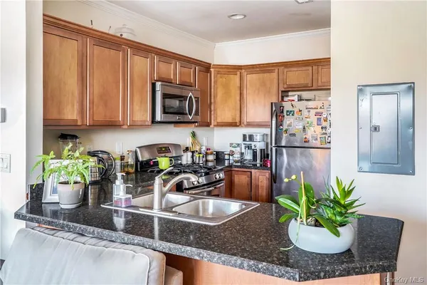 $4,100 | 297 West Post Road, White Plains, NY 10606