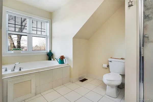 $4,100 | 297 West Post Road, White Plains, NY 10606