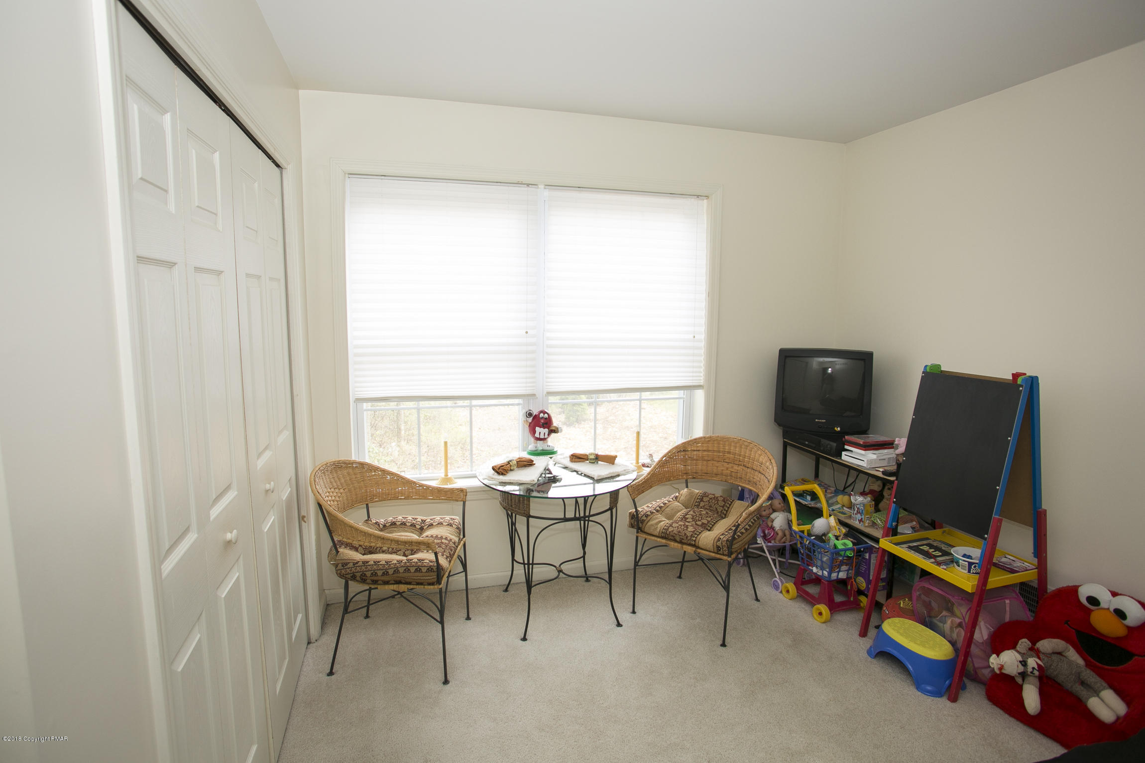 223 Cactus Road Stroudsburg, PA 18360 - Photo 24 of 38 a workspace with furniture and a window