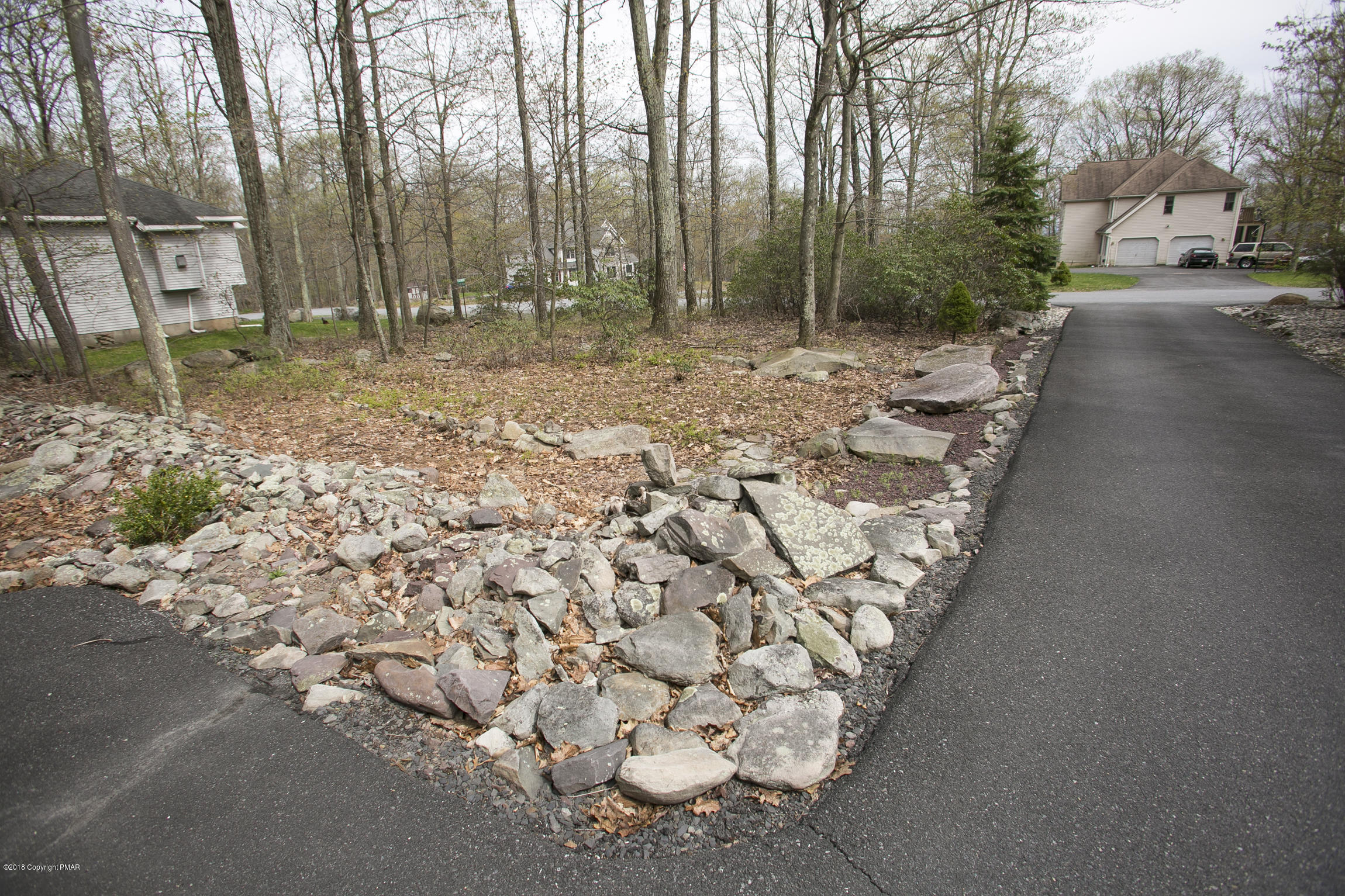 223 Cactus Road Stroudsburg, PA 18360 - Photo 27 of 38 a backyard of a house with lots of green space