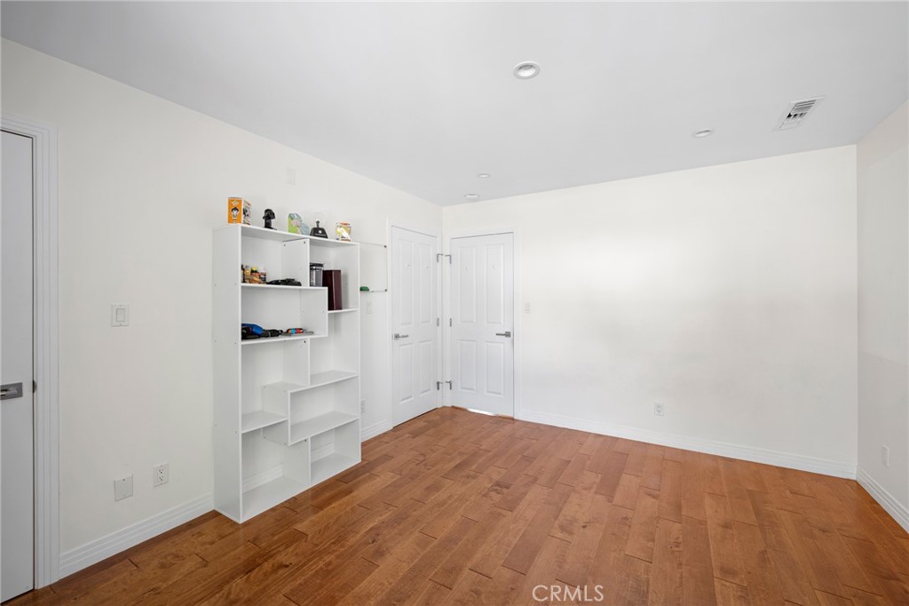 2040 West Kenneth Road Glendale, CA 91201 - Photo 34 of 64