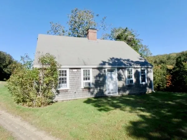 a view of house with a yard