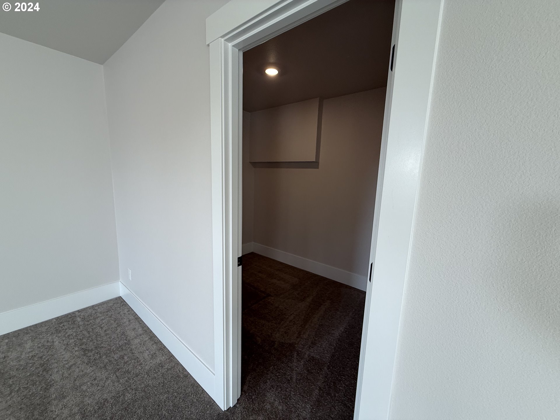 17930 Southwest Howlock Lane Beaverton, OR 97007 - Photo 6 of 14 Gallery Image 6