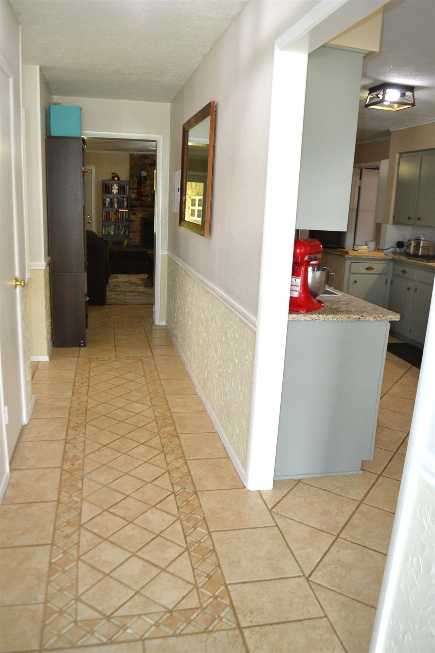 610 East X Street Deer Park, TX 77536 - Photo 8 of 44 a view of a hallway with seating area
