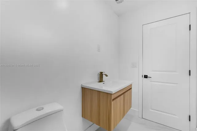 $560,000 | 4020 North 67th Avenue, Hollywood, FL 33024