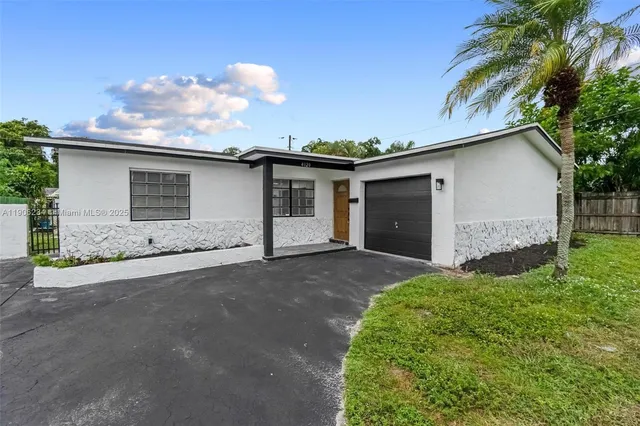 $560,000 | 4020 North 67th Avenue, Hollywood, FL 33024