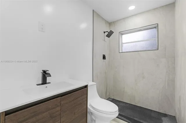 $560,000 | 4020 North 67th Avenue, Hollywood, FL 33024