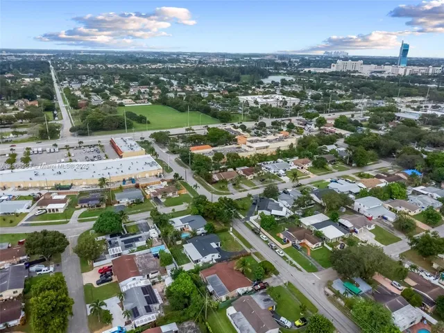 $560,000 | 4020 North 67th Avenue, Hollywood, FL 33024