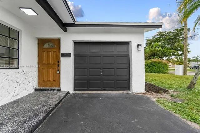 $560,000 | 4020 North 67th Avenue, Hollywood, FL 33024