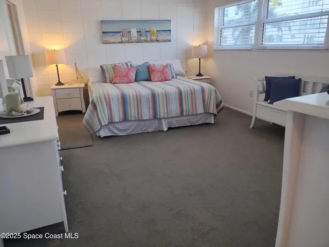 a view of a livingroom with furniture