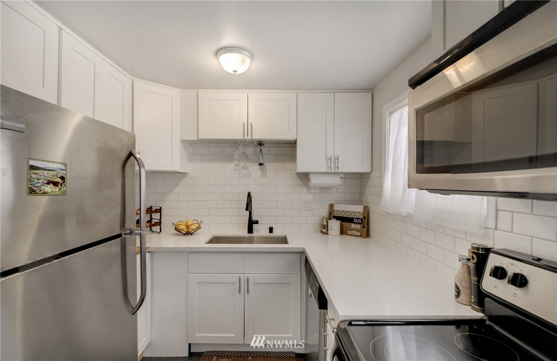 655 Redmond Avenue Northeast Renton, WA 98056 - Photo 11 of 30