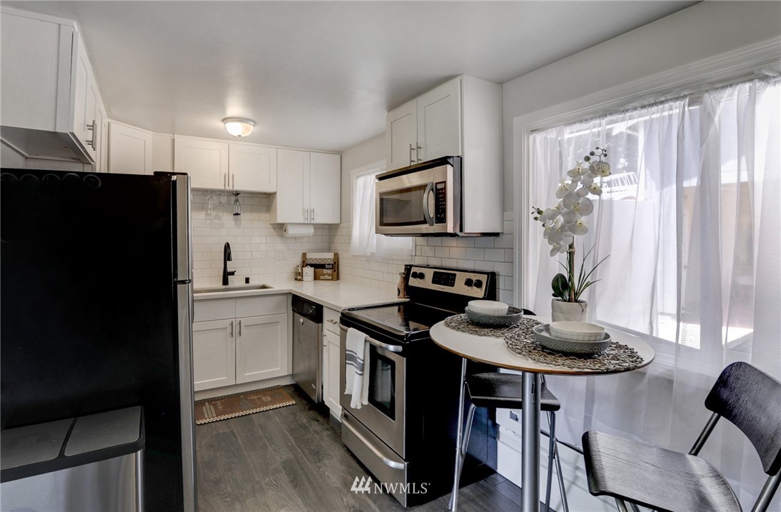 655 Redmond Avenue Northeast Renton, WA 98056 - Photo 10 of 30