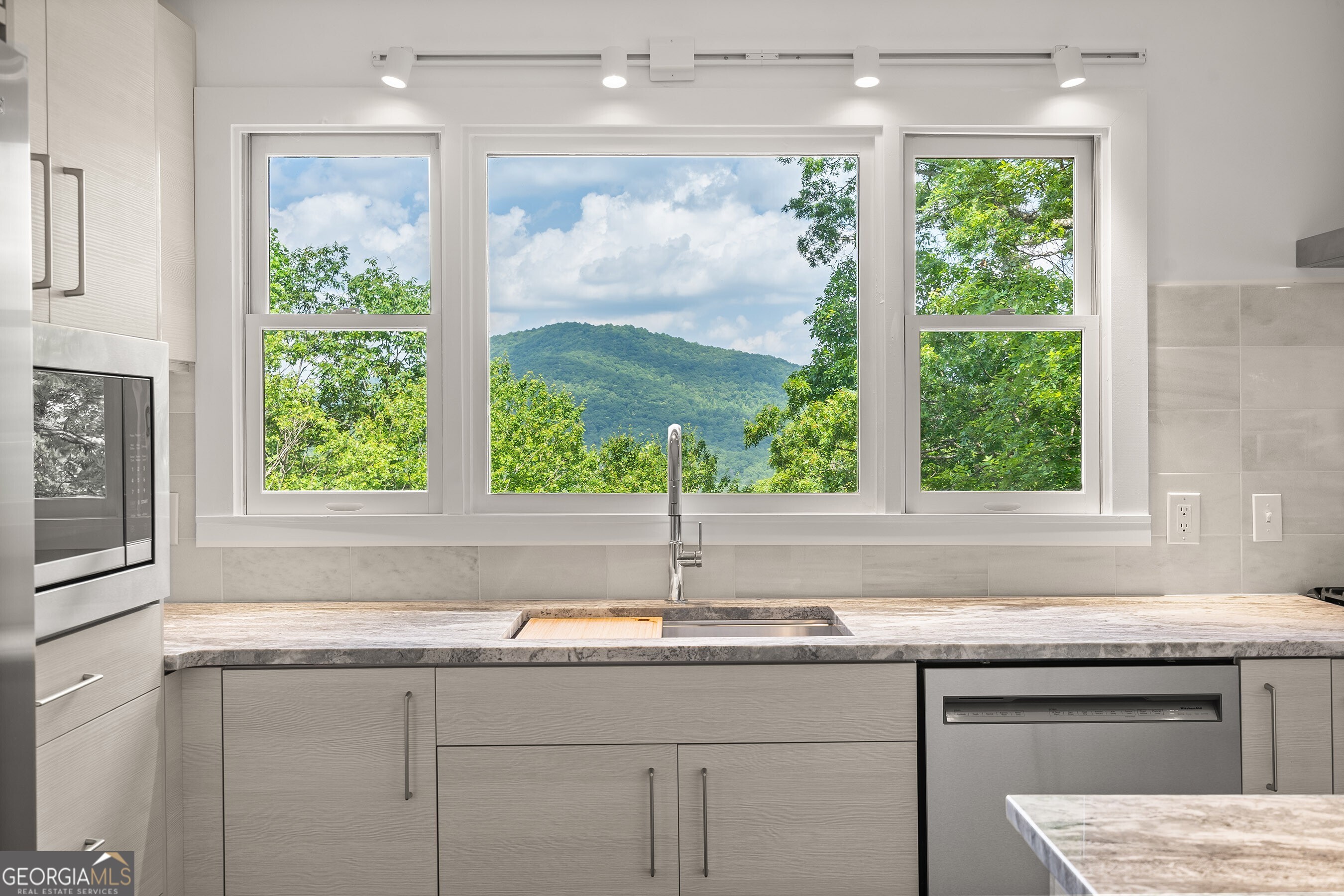 832 Round Top Drive Clayton, GA 30525 - Photo 12 of 42