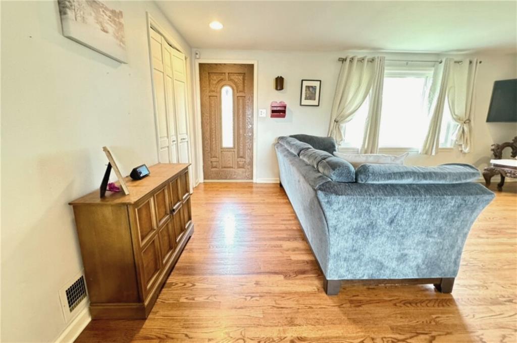 1050 Elicker Road Pittsburgh, PA 15239 - Photo 7 of 19 Gallery Image 7