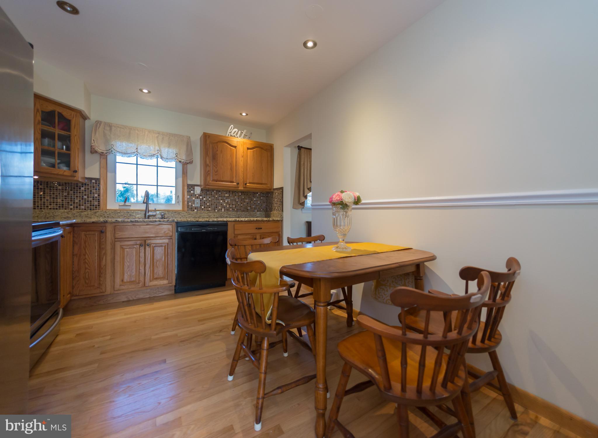 1514 Makefield Road Yardley, PA 19067 - Photo 16 of 45 Upgraded eat in kitchen with GRANITE countertops