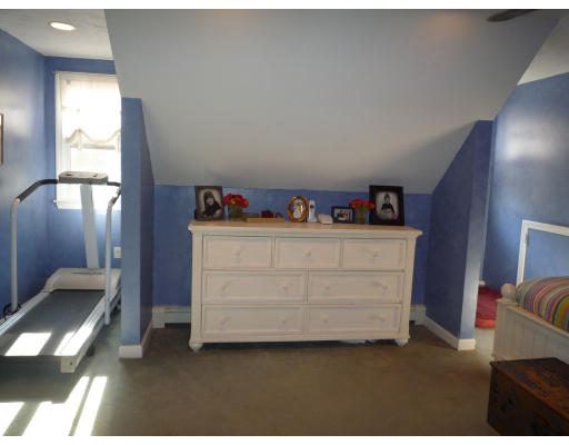 31 Knoll Road Hopkinton, MA 01748 - Photo 6 of 12 Gallery Image 6