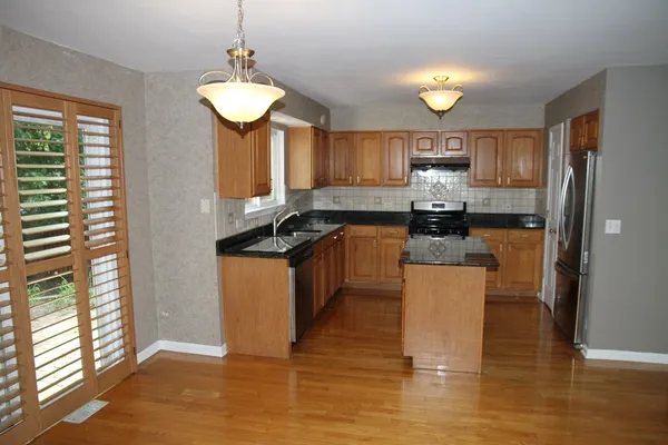 $3,700 | 2723 Whitehall Lane, Naperville, IL 60564