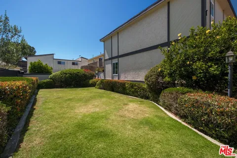 $899,000 | 2120 Dufour Avenue, Unit 16, Redondo Beach, CA 90278