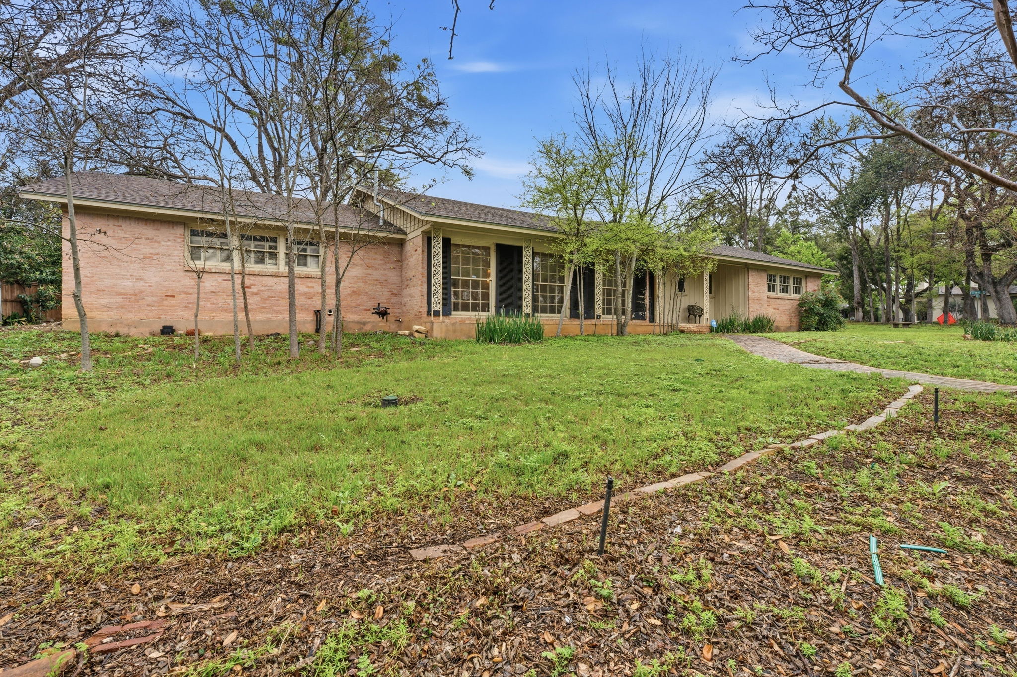 3400 Foothill Parkway Austin, TX 78731 - Photo 14 of 23 front view of a house with a yard