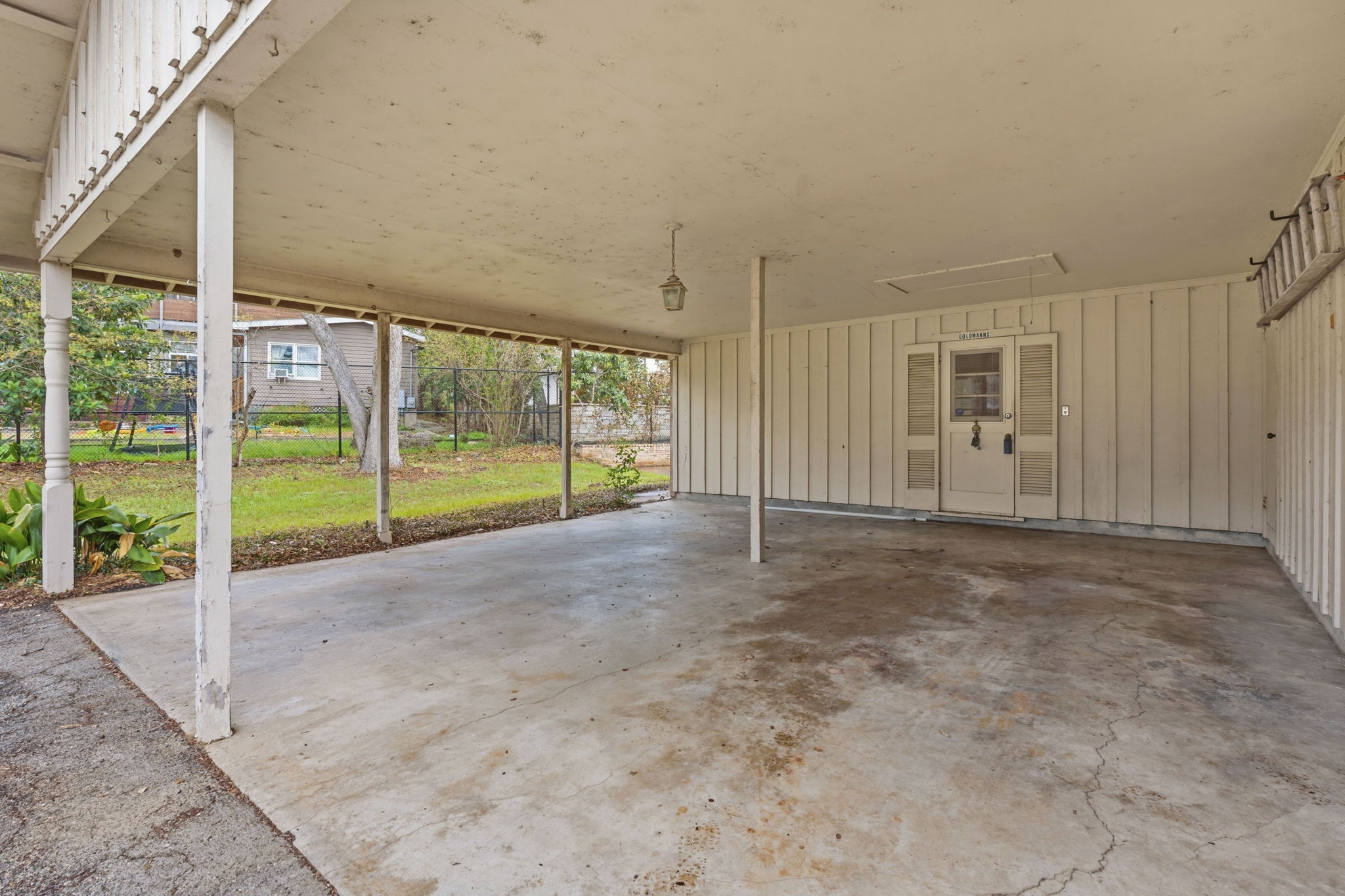 3400 Foothill Parkway Austin, TX 78731 - Photo 9 of 23 a view of an empty room with floor to ceiling windows and city view