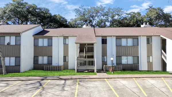 $174,900 | 12100 Melville Drive, Unit 619, Montgomery, TX 77356
