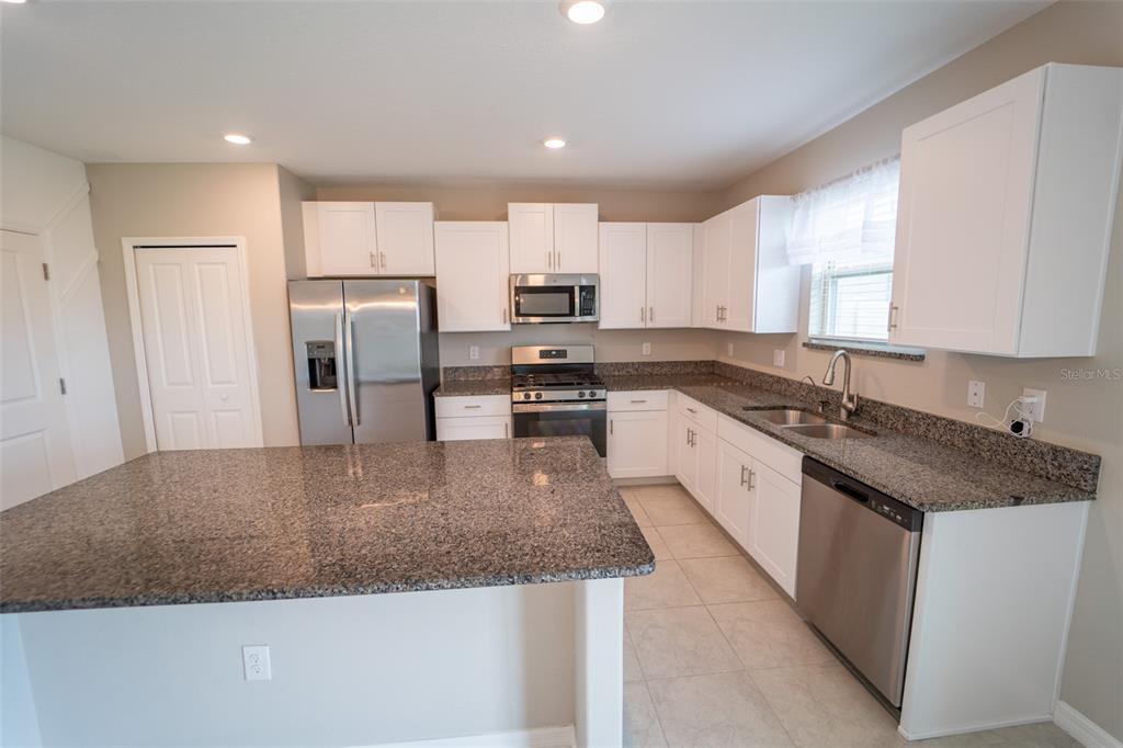 9831 Lemon Drop Loop Ruskin, FL 33573 - Photo 19 of 44