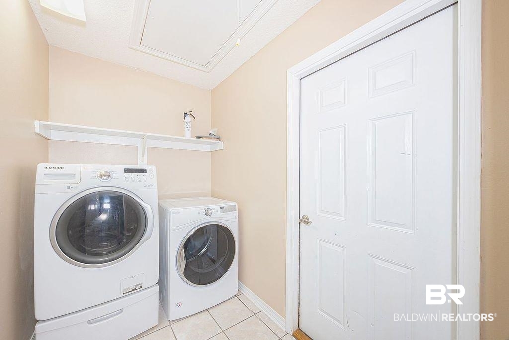 104 Perry Circle Daphne, AL 36526 - Photo 15 of 18 Laundry room