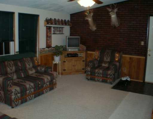 5624 Grubbs Road Gibsonia, PA 15044 - Photo 2 of 8 Den/Family/Great Room.