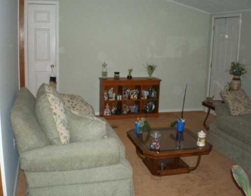 5624 Grubbs Road Gibsonia, PA 15044 - Photo 6 of 8 Living Room.
