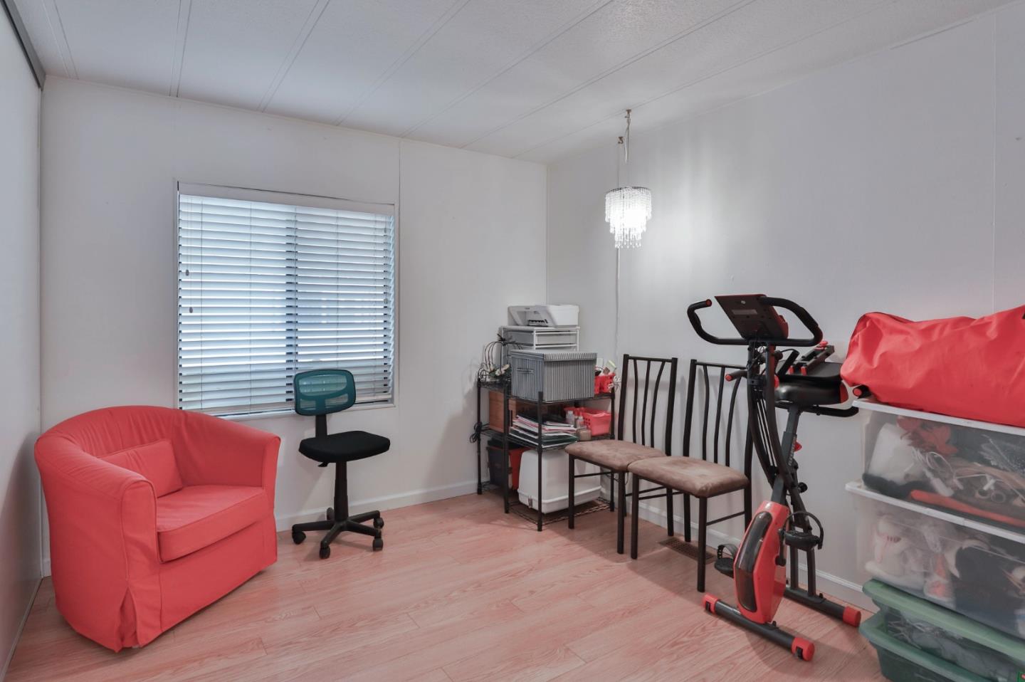 11662 North Ham Lane, Unit 62 Lodi, CA 95242 - Photo 17 of 25 a livingroom with furniture and a workspace