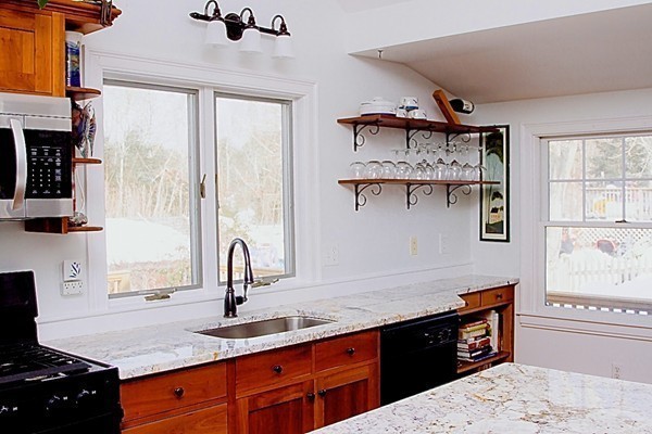 39 Onset Avenue Wareham, MA 02532 - Photo 5 of 30