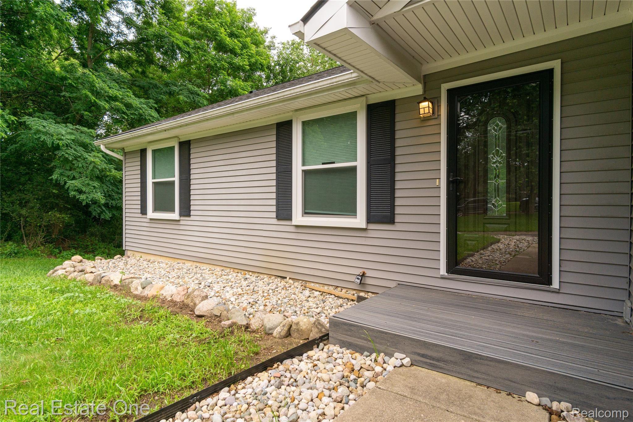 966 South Duck Lake Road Milford, MI 48381 - Photo 3 of 36 Exteriors (3 of 13).jpg